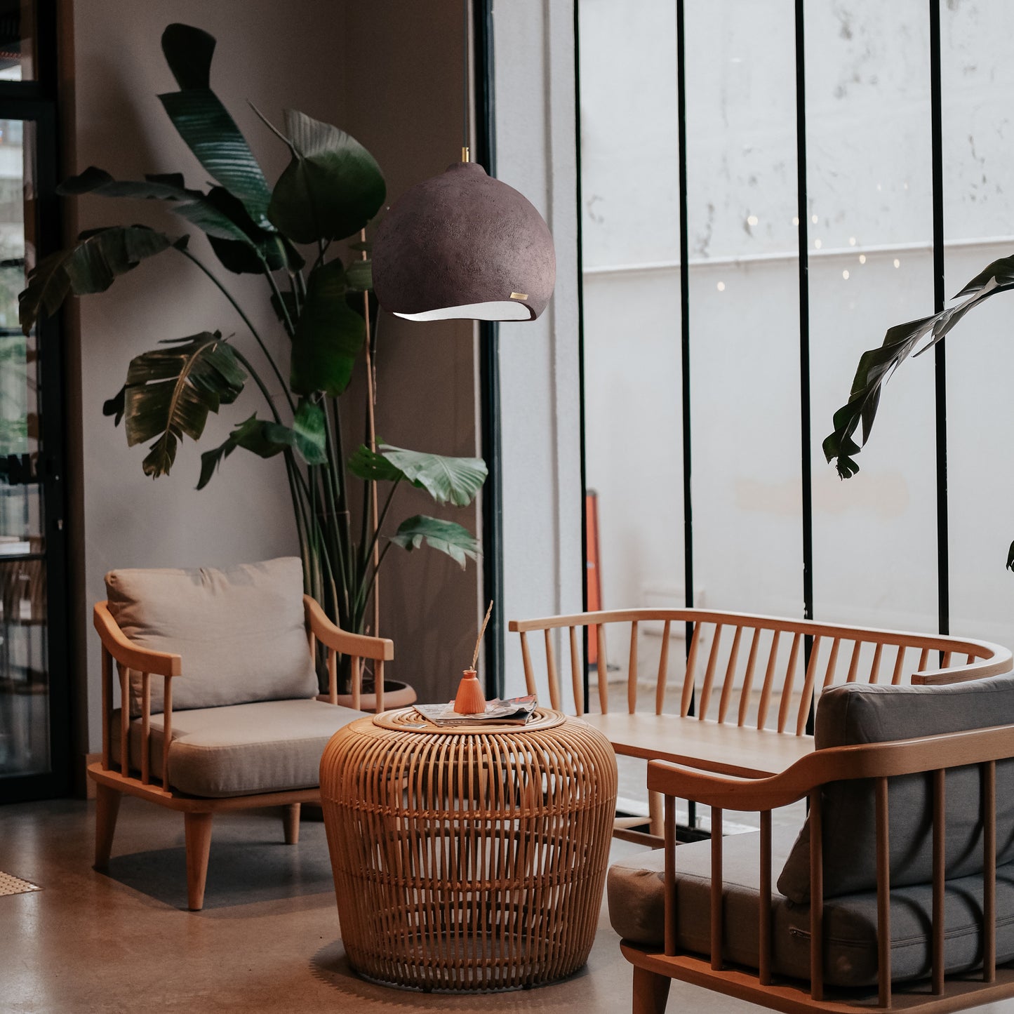 kut na kvadrat studio betonskska sjenila capsule dizajn