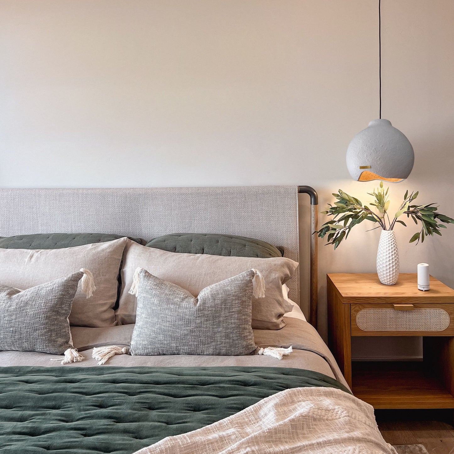 kut na kvadrat studio betonskska sjenila capsule dizajn