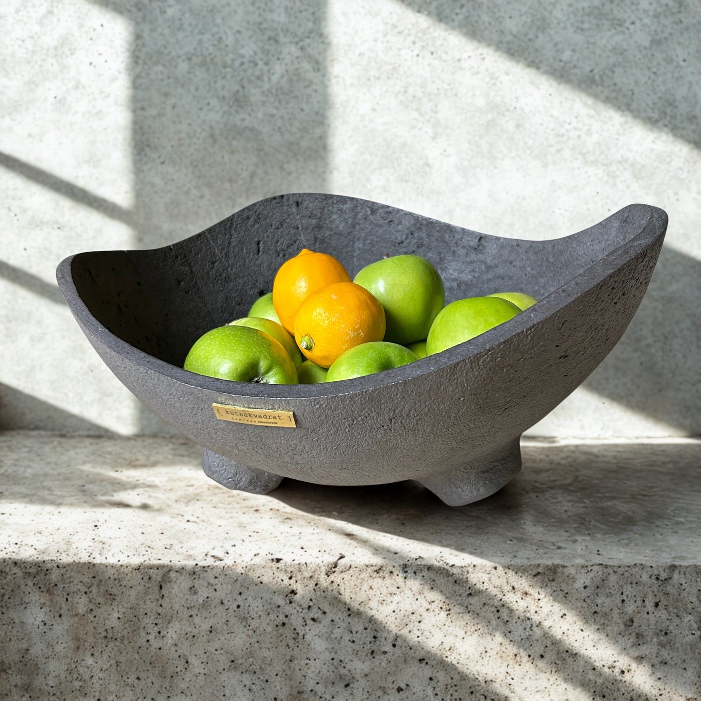 Nooli Ø35 - Handcrafted Sculptural Concrete Bowl