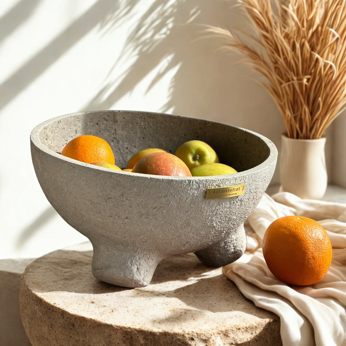 Nooli Ø25 – Handcrafted Sculptural Concrete Bowl