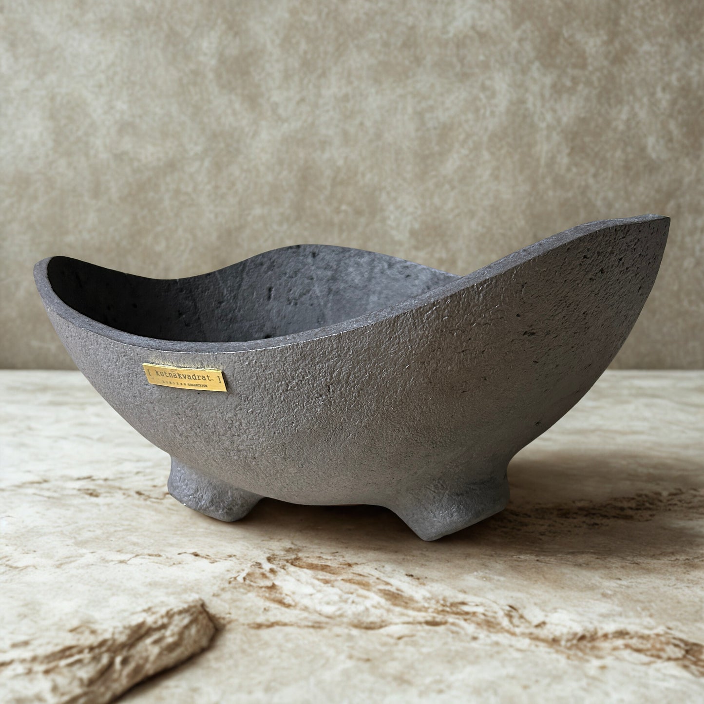 Nooli Ø25 – Handcrafted Sculptural Concrete Bowl