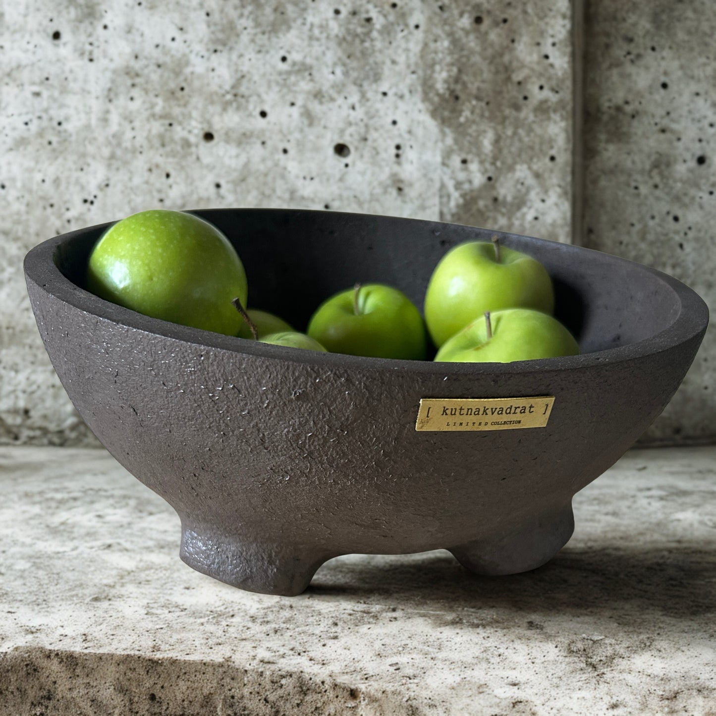 Nooli Ø25 – Handcrafted Sculptural Concrete Bowl