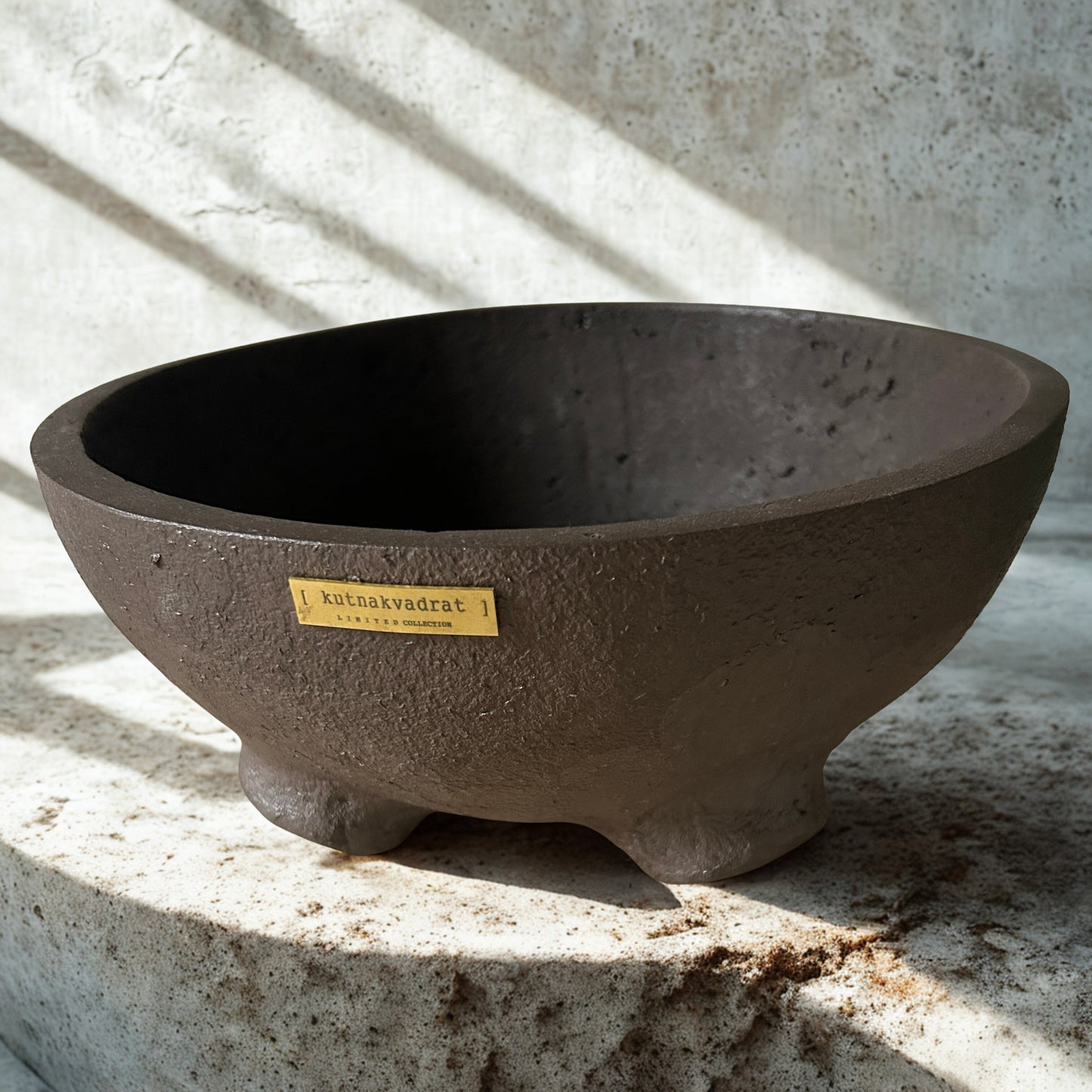 Nooli Ø25 – Handcrafted Sculptural Concrete Bowl