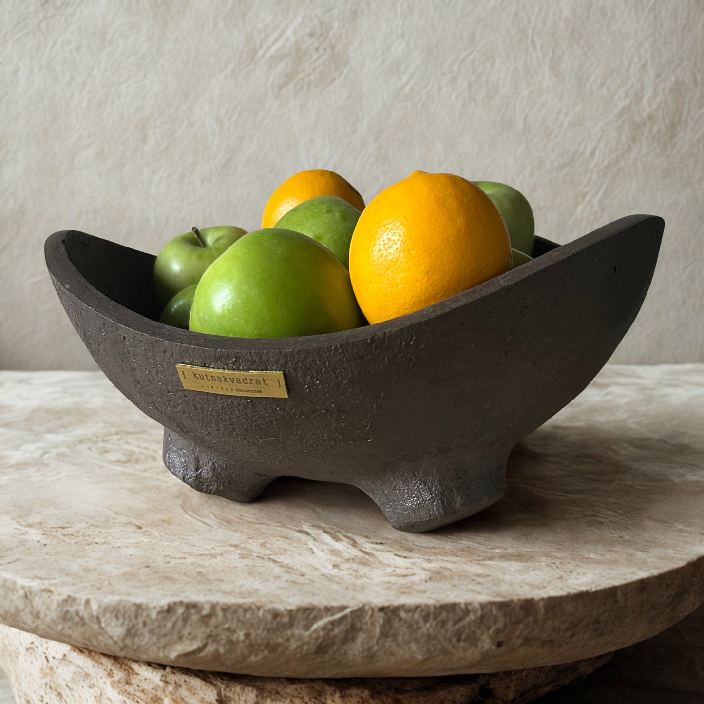 Nooli Ø25 – Handcrafted Sculptural Concrete Bowl