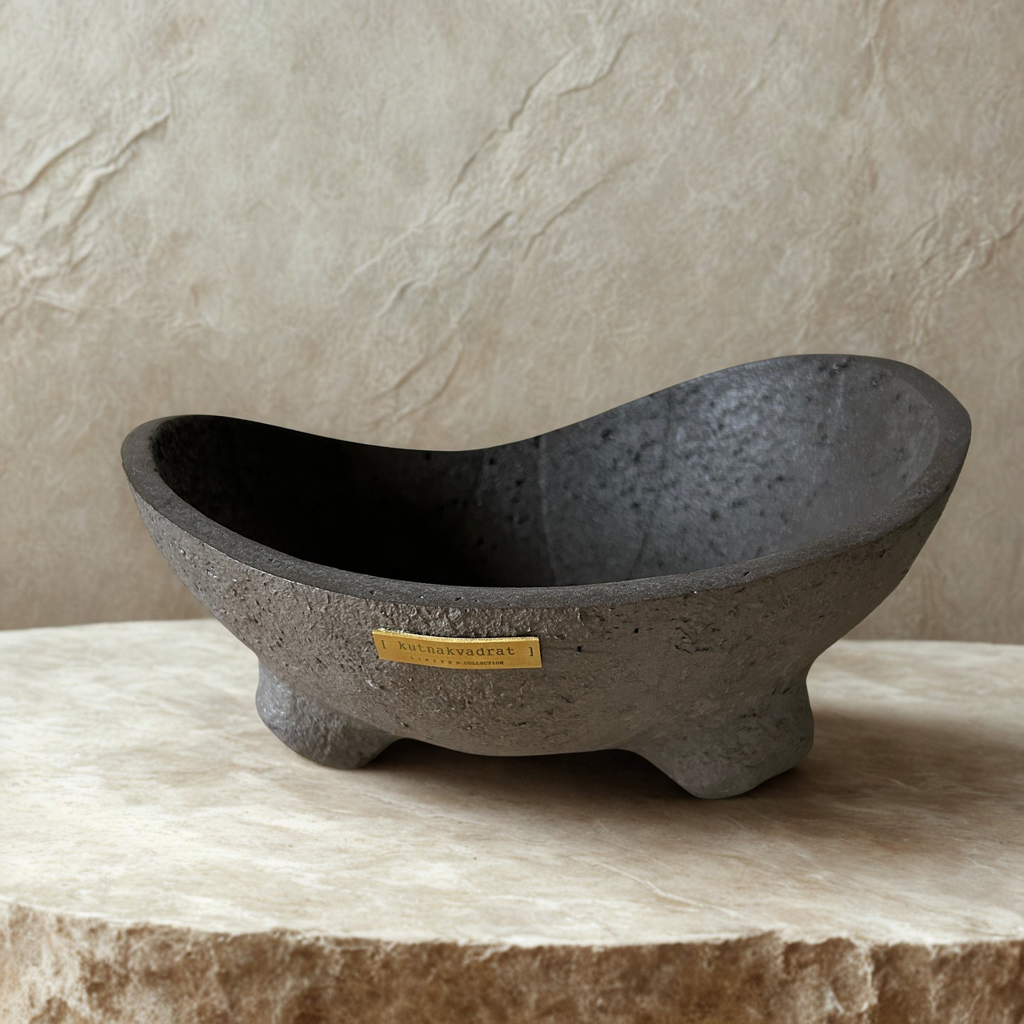 Nooli Ø25 – Handcrafted Sculptural Concrete Bowl