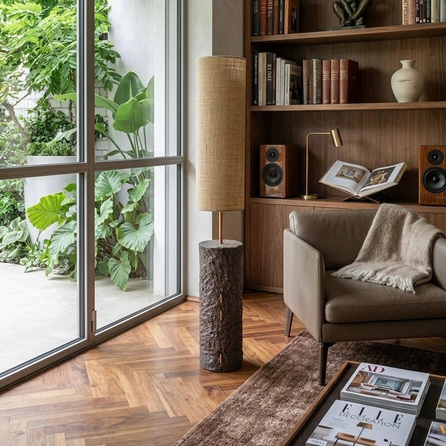 Pillar 125 u grež boji - ručno modelirana betonska podna lampa sa sjenilom od jute | Monolith kolekcija