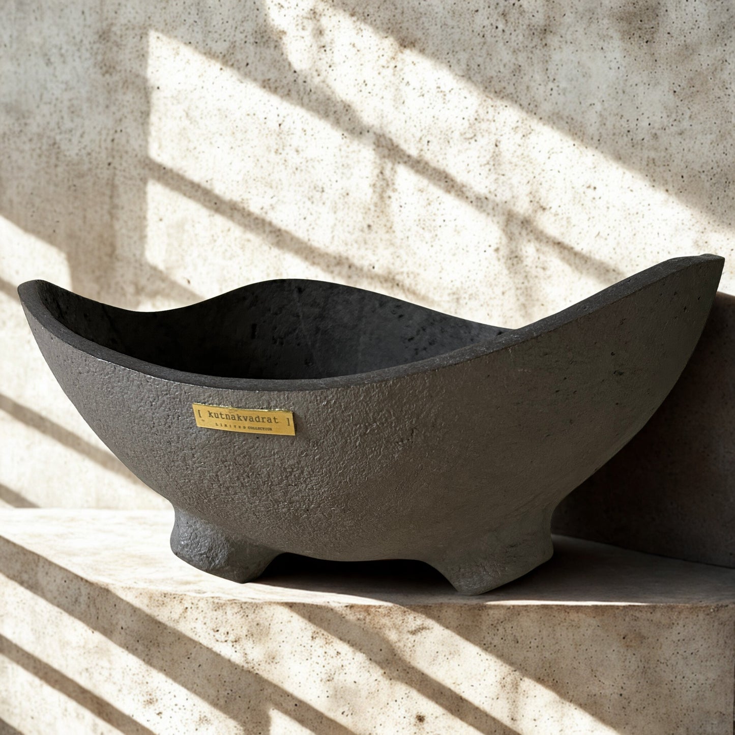 Nooli Ø35 - Handcrafted Sculptural Concrete Bowl